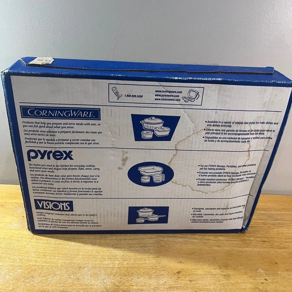Pyrex serveware holiday
